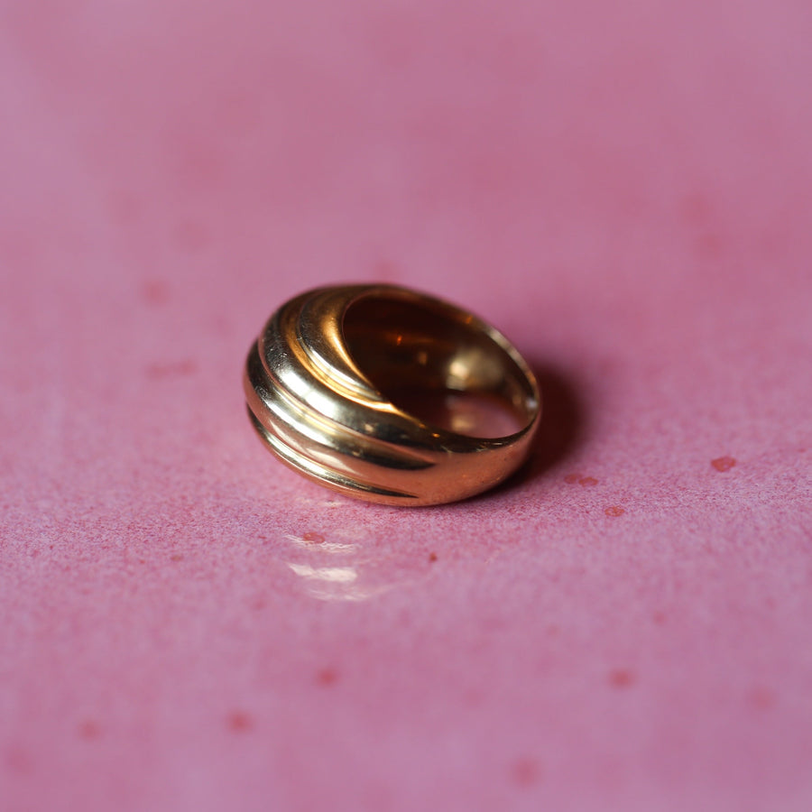 18k Gold Large Domed Scalloped Ring